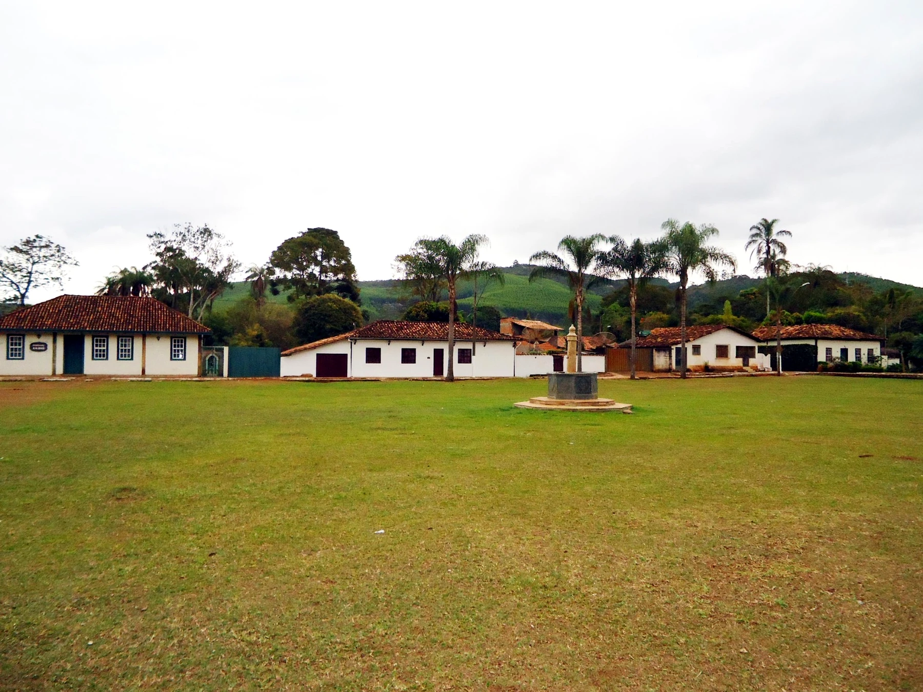 Casario e paisagem do Largo de Santo Amaro
